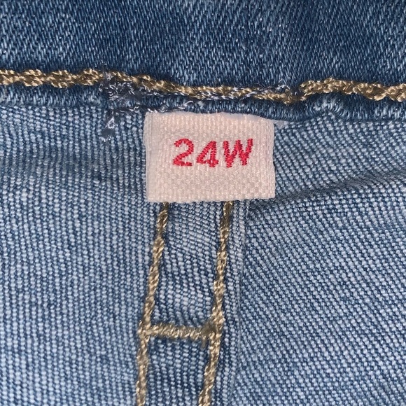 Floral Levi’s Shaped Capri Jeans - Picture 7 of 8